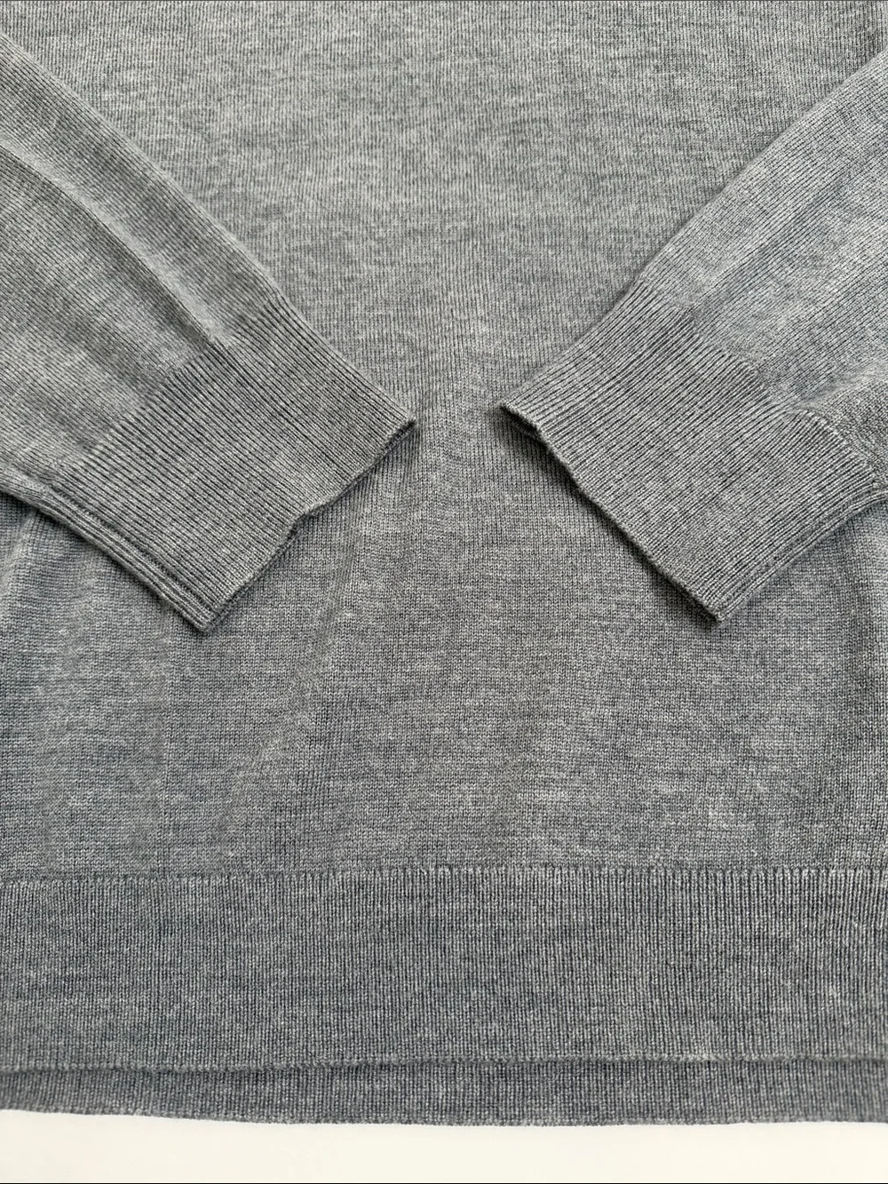 J Crew 100% Merino Wool Sweater‎ Men’s Large Grey V-Neck Slim Fit